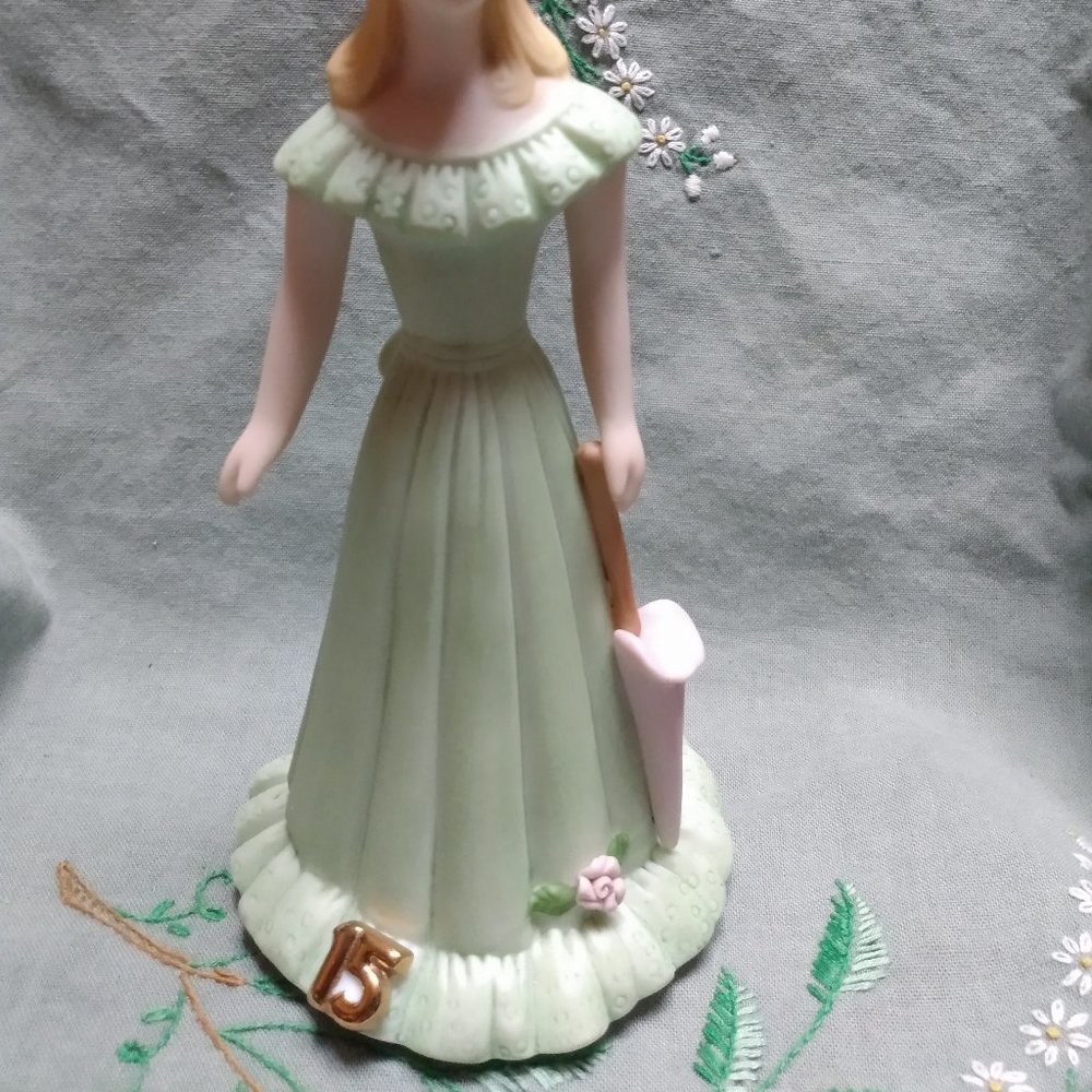 Blonde Age 15 - Growing Up Girls collection - Picture 3 of 9